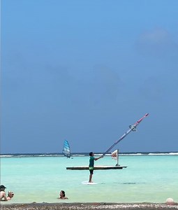 🌊🏄‍♂️ Exciting news for all windsurfing fans! 🌊🏄‍♂️ The famous flowstyle champion Caesar Finies is this Wednesday coming to Telstar for an exclusive clinic! This is your chance to learn from the very best and take your skills to the next level. Don’t miss this unique opportunity to get tips and tricks from a true professional. 📅 Date: Wednesday 10th July 🕑 Time: 14:00 till 17:00 hour 📍 Location: Telstar Beach Make sure to be there, as spots are limited! For more information and registrati