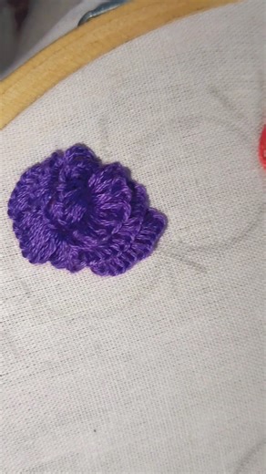 Flower embroidery tutorial 🪡#embroidery #embroiderytutorial #hoopart #embroideryartist #diy