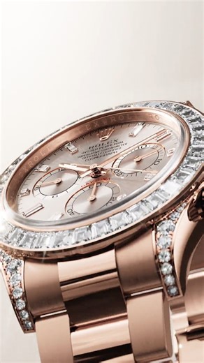 This ROLEX Cosmograph Daytona in 18ct Everose gold features a Sundust, diamond-set dial, as well as a bezel, lugs and crown guard set with diamonds. The bezel’s 36 trapeze-cut diamonds are positioned using “channel” setting, whereby the stone is seated in a channel of precious metal. The gem-setter places the stones one by one to the nearest hundredth of a millimetre, then pushes tiny amounts of surrounding metal around the stones to secure them and best reveal their beauty and sparkle. #Rolex #