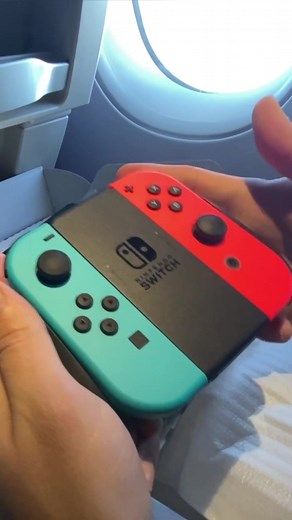 Unboxing de un Nintendo Switch en pleno vuelo 🙃 #nintendoswitch #parati