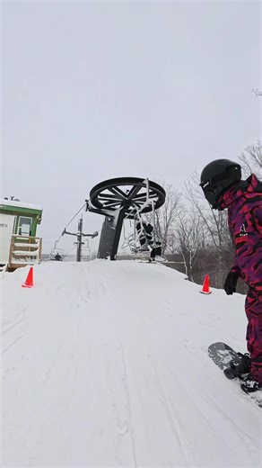 My wife’s first time on a ski lift…and she missed the exit 💀😂 This had me crying 😭 Wait for it!! #SkiLift #FirstTimeForEverything #CoupleGoal #FunnyMoment #SnowDay