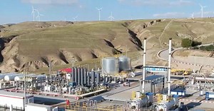 3.8K views · 63 reactions | In the evolving landscape of environmental responsibility, Changqing Oilfield in northwest China stands at the forefront of sustainable innovation. Delve into how the company endeavors to transform waste CO2 into a valuable asset. | China Xinhua Sci-Tech | Facebook