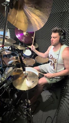 The famous Fortsix & 2 drum solo section! Classic!