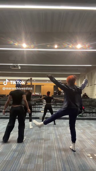 In a split 🤪🤪#kingvon #fypシ #diddytrial #twerk #cutwaters #splits #fyppppppppppppppppppppppp