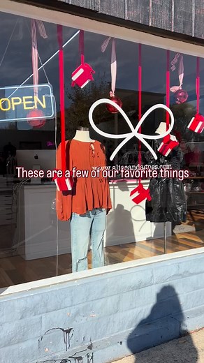 Red is our favorite color ❤️ | Alice & Agnes