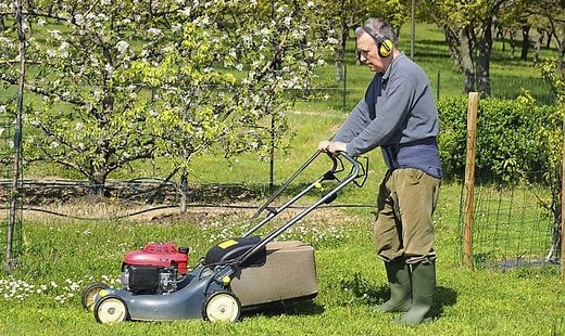 12 Best Hearing Protections for Lawn Mowing Reviewed in 2026