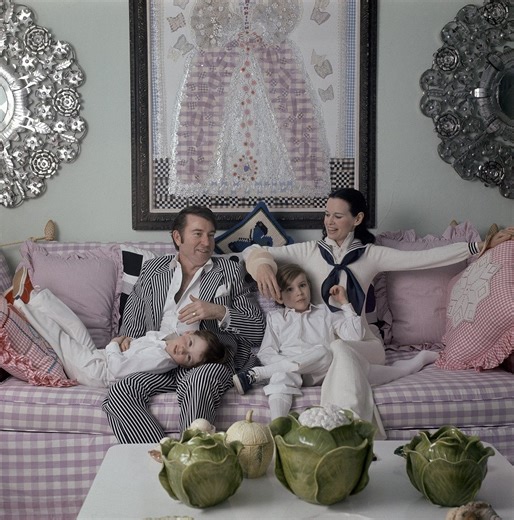 Nothing Left Unsaid: Gloria Vanderbilt & Anderson Cooper (2016) | Videos - Trailer | ČSFD.cz