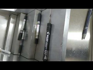 φ12 L140のボールペンやマジックをステップフィーダーで流す 約40秒で25本排出 1列にすると30個/分くらいの排出能力か