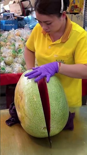 The process of cutting large watermelons #shorts