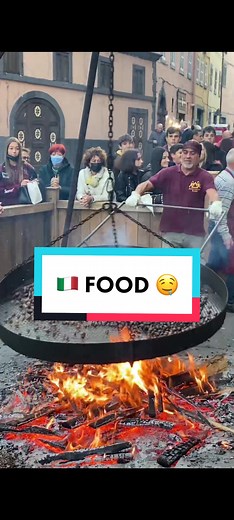 Italian village life 🇮🇹 #roast #roasting #chestnut #chestnutpeeling #italy #italians #italianfood #italian