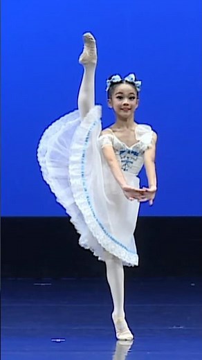 9 Year Old does 4 pirouettes!! #shorts #dance #バレエ