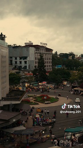 Thời Gian Trôi Nhanh và Trí Nhớ Hạn Chế