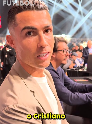 Por que sera que o único clube que o Robozão não segue é onde ele mais brilhou sigam -lá @Fatos curiosos pelo mundo 🌎 #dribles #neymar #messi #cristianoronaldo #futebol