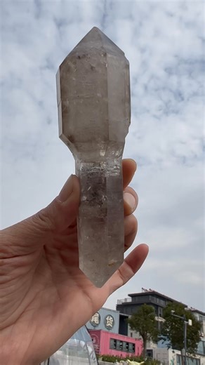 Scepter Enhydrous shining diamond quartz from Yunnan, China 15/4.28cm 203.7g $249 | Lily White