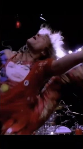 ONLY in the 80s could a GUY doing a MIDAIR high-kick split be the definition of COOL — 😎♥️♥️♥️♥️♥️💯