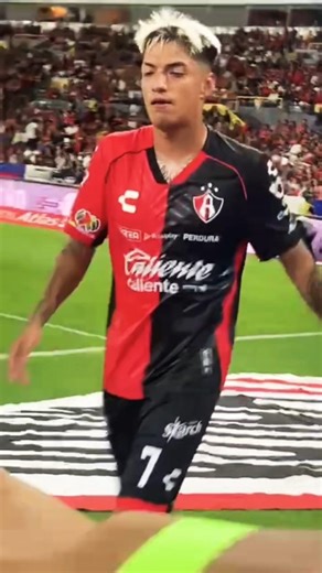 arriba el #atlas #rojinegrosdelatlas ❤️🖤 en primera fila....