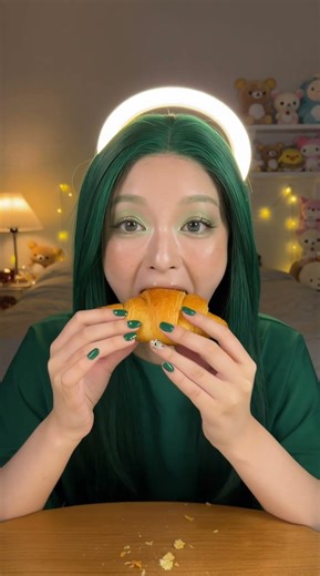 Thinking Out Loud While Eating the Best Croissant 🥐💭 | Cozy Late-Night Thoughts