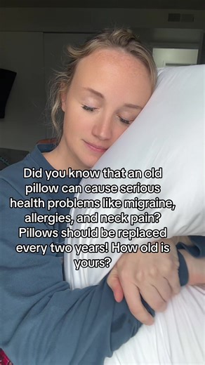 Did you know that an old pillow can cause serious health problems? #bedpillow #pillows #healthyliving