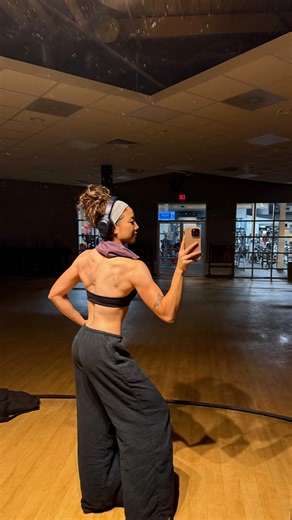 JULESGAINS | Fitness Coach on Instagram: "Want a nice back? Try these out 🫶 💪 Beginner-friendly back exercises: Smith machine bent over row 3x12 Seated rope pulldown 3x12 Standing low cable row 3x12 Cable rope face pull 3x12 1:1 online coaching, 🔗 in bio. Lots of love . . #gym #gyminspo #gymmotivation #gymgains #gymlife gyminspiration gymgains gymlifestyle lifestyle healthylifestyle trending backexercises beginner easybackworkout easyworkout beginnerfriendly fitnessmotivation fitnessjourney f