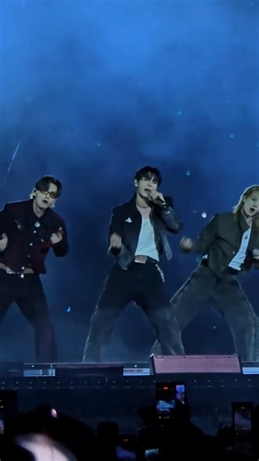 Bts mic drop performance in Mexico 🇲🇽 #bts#btsshorts #btsmoments #btsfunnymoments #fypシ゚viral