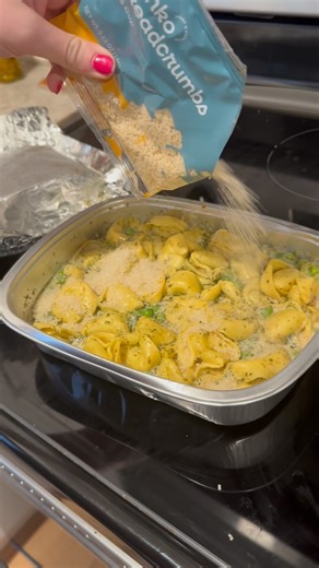 Riley Meckley/ Glow up in Confidence on Instagram: "Just follow the instructions. @hellofresh Fresh ingredients and recipes delivered straight to your door every week! Instructions come on how to prepare a nutritious meal! convenient, easy, and delicious💚😇 Discount code: RILEYHF 10 free meals upon signing up! #mealprep #healthyeating #freshfood #hellofresh"