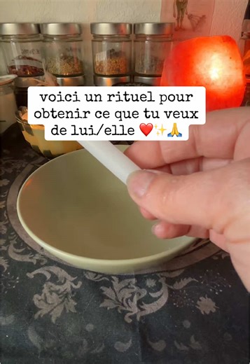Tiens un bâton de cannelle au-dessus de l’eau… et visualise l’énergie entre vous deux ✨ Fais attention à ce que tu souhaites parce qu’il ne pourra plus s’arrêter de penser à toi… Commente “Je réclame” pour activer ce lien mystique et écris-moi en DM pour un rituel personnalisé. #rituelamoureux ❤️ #manifestation ✨ #loidelattraction #sortdamour #énergiesubtile #coachésotérique
