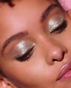 526K views · 3.9K reactions | Make eye magic ✨ Press glitter shadow...