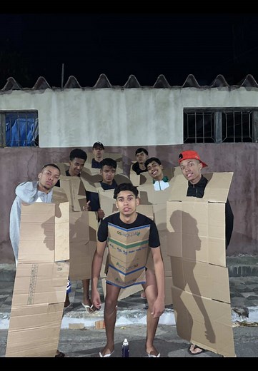 Improvisação Divertida: Homenzinho Torto e Suas Aventuras