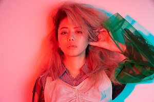 絶対に古びないCharaのヒミツ 最前線を歩み続けた25年を振り返る | CINRA