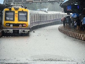IMD predicts heavy rainfall in Mumbai; Thane, Palghar on red alert