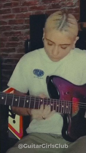 Explosive Electric Guitar Solo: Incredible Skill and Technique! 🎸🔥