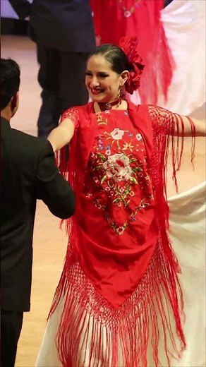 Vals peruano en Brisas del Titicaca: Elegancia y tradición criolla del Perú