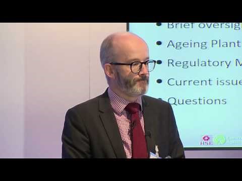 How does the HSE assess and score COMAH sites?