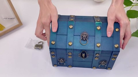 Gugxiom Pirate Treasure Chest, Wooden Treasure Box with Combination Lock, Handmade Decorative Box, Vintage Wood Box for Jewelry Storage, Desktop Storage, Pirate Decor (Vintage Red)