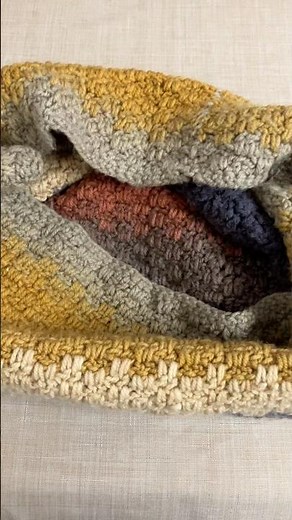 Easy cozy cowl crochet pattern up and down stitch Free PDF #crochet #crochetpattern