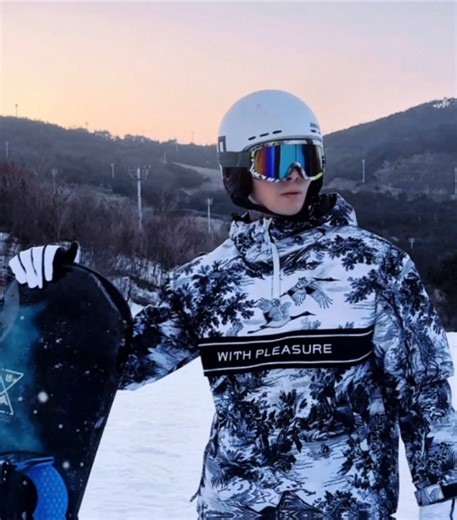 Elevate Your Style: From City Life to Snow Escape