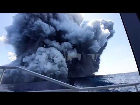 Whakaari / White Island eruption: Tourists share video of eruption