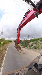 Dutchrailworker on Instagram: "🚧 Early mornings, heavy steel, and no room for error. This is more than just a job — it’s rail work at its toughest. From sunrise to shutdown, we keep the tracks moving. 💪 Respect the craft. Respect the rails. #RailLife #DutchRailWorker #HeavyDuty #TrackWork #RailwayMaintenance #WorkHardStayHumble #InfraPower #RailwayLife #NoDaysOff #dutch #railroad 📍 Somewhere between grit and steel"