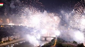 Ilyen volt Európa legnagyobb tűzijátéka. A látványos koreográfiát, monumentális fényfestést és egyedülálló drónshowt több mint 450 ezren követték a Duna-partról. | Magyarország Kormánya