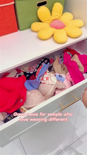 Sports bras take too much space? Compression side reduces storage volume. #CompressSportsBra#tiktokshop #SizeLabeledStorage #storagehacks #storagehacks