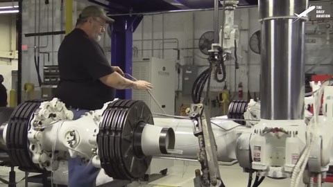 Repairing Landing Gear of US Air Force’s Largest Aircraft Ever Made