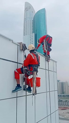 High-Rise Window Cleaning: Safety and Techniques