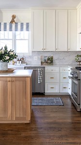 2.2K views | Elevate Your Kitchen with Stylish Shades! The blue stripe detail adds just the right pop of color, bringing charm and elegance to this space. Shades Info: Celia Collection / Blue Border / Unlined Cordless / Outside / C508-29 (:@amelialawrencehome) #twopageshome #twopagescurtains #kitchendecor #neutralhome #neutralhomedecor #interiordesign #interiorstyling #homestyling #homedecor #interiors | Twopagescurtains | Facebook