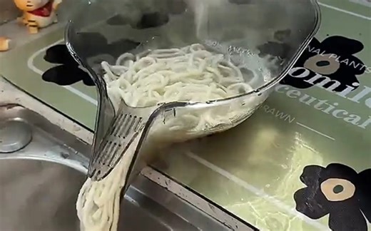 新买的沥水篮，这怎么回事
