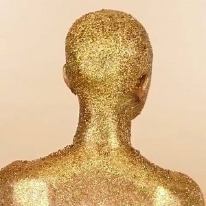 85K views · 1.3K reactions | ✨✌Repost @moshoodat Model: @04009 Glitter: @makeupforeverus Glitter 40G (N30 Gold)✨✌ | Alien Outfitters | Facebook