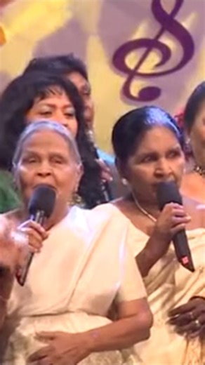 Vivienne de Silva Boralessa & Latha Walpola at SLASA 2016. 🎶🕊️🤍 #lathawalpola