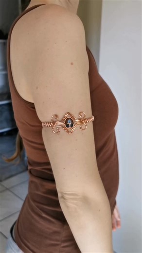 This is a tree armband I made with a labradorite gemstone and coated copper wire. It's all wire wrapped, no soldering 🙂. My shop: https://jessyherc.etsy.com #crystals #jewelry #elven #handmade #fantasyart | JessyHerc Handmade Jewelry