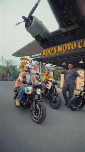 Your city is your playground on the Hunter 350. 🔥 All-new colors, all-new features, all-new hoods. #KeepHunting #2025Hunter350 #RoyalEnfieldStreet #RoyalEnfield #RidePure #PureMotorcycling | Royal Enfield