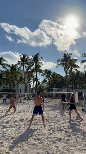 February was incredible in Miami Beach 🌴 We had amazing events, Winter League Playoffs, high-level clinics with Buccelli, our Academy Head Coach, and he even got to crown our League Champions 🏆 We celebrated Valentine’s Day with a Mixed Doubles Tournament full of good energy and great rallies and to close the month, a JETSET Pilates class right followed by beach tennis, our favorite combo 🎾 Note: March beach tennis programming will be paused due to city events. We will continue hosting Academ