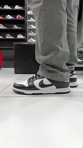 Nike Dunk Panda! 🖤⚪ Llegaron con un estilo clásico, cómodas y combinables con todo tu closet. ¡Corre por las tuyas antes que se agoten! 📦🔥 #NikeDunk #DunkPanda #NikePanda #Nikeperu #Tavas | Tavas Store